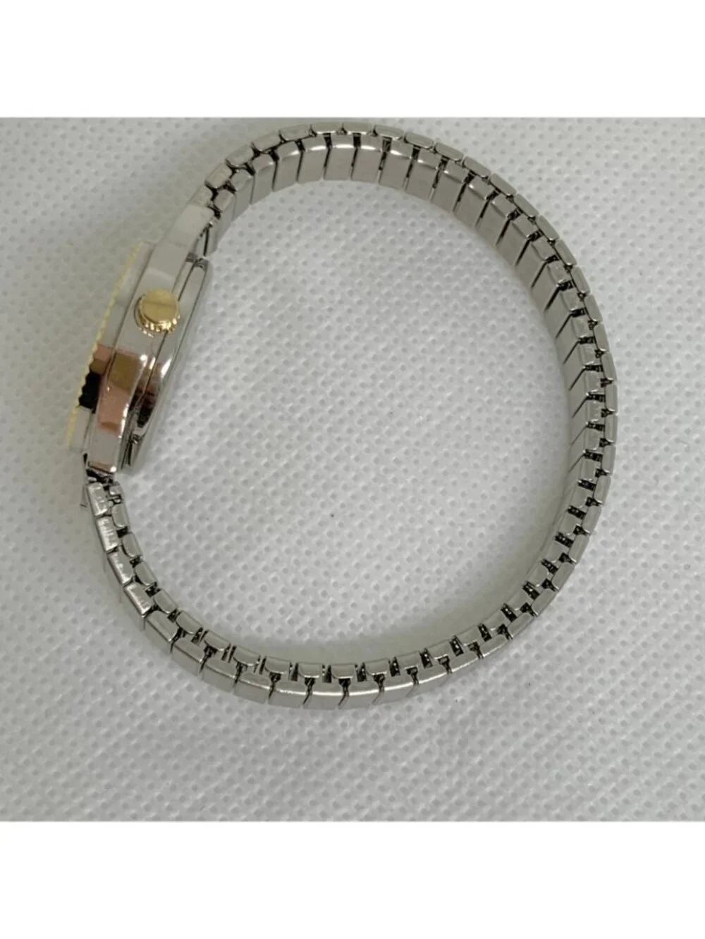 vintage Quartex quartz women watch 22mm two tone stretch band size 5.7” running